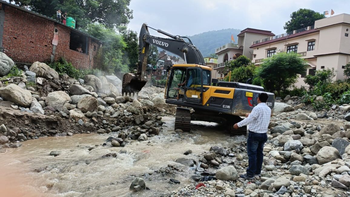 चार्ज लेते ही कलसिया में उतरे ईई, गौला का चैनलाइजेशन तेज