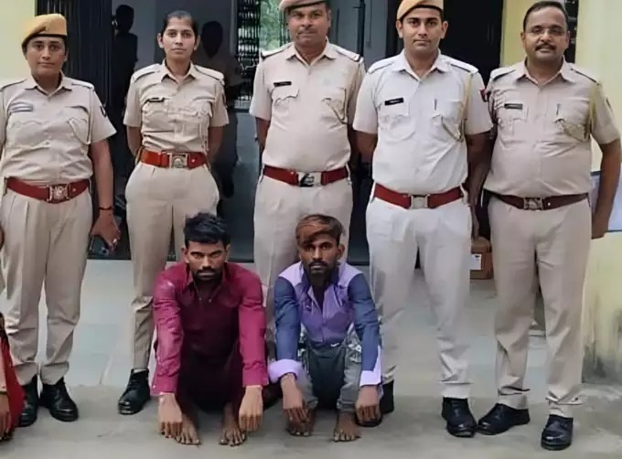 राजस्थान पुलिस की हिरासत में सुपारी लेकर हत्या करने के आरोपी।