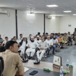 बकरीद को लेकर पीस कमेटी की बैठक लेते एसपी सिटी प्रकाश चंद्र।