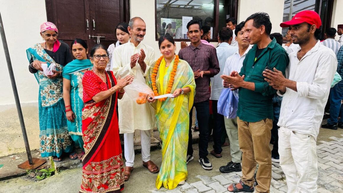 मंजू भट्ट ने लिया स्यूड़ा को संवारने का प्रण, प्रधान पद के लिए भरा नामांकन पत्र