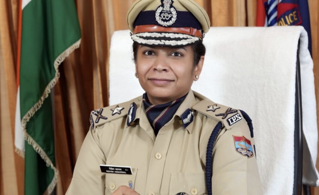 40 साल से मालखाने में पड़ा था मादक पदार्थ, आईजी ने जलवाया