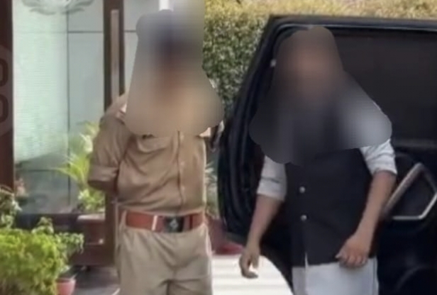 वर्दी पहनकर बना रहा था रील, रियल पुलिस ने बनाई असली रील