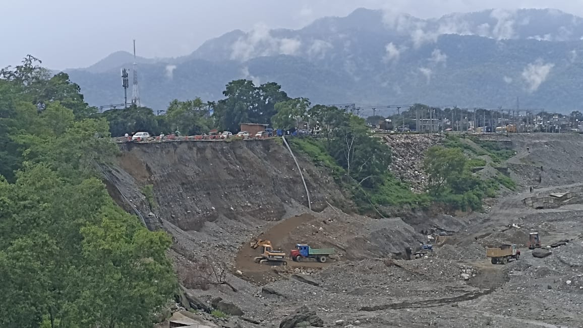 हल्द्वानी-चोरगलिया रेलवे क्रॉसिंग बंद, गौला में फिर दरक रही सड़क