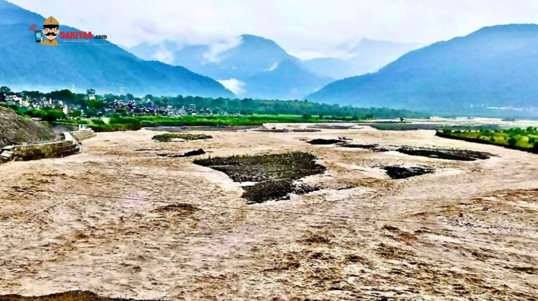 घर दरके, खेत ध्वस्त, सड़कें बंद, खतरे के निशान के करीब गौला और कोसी