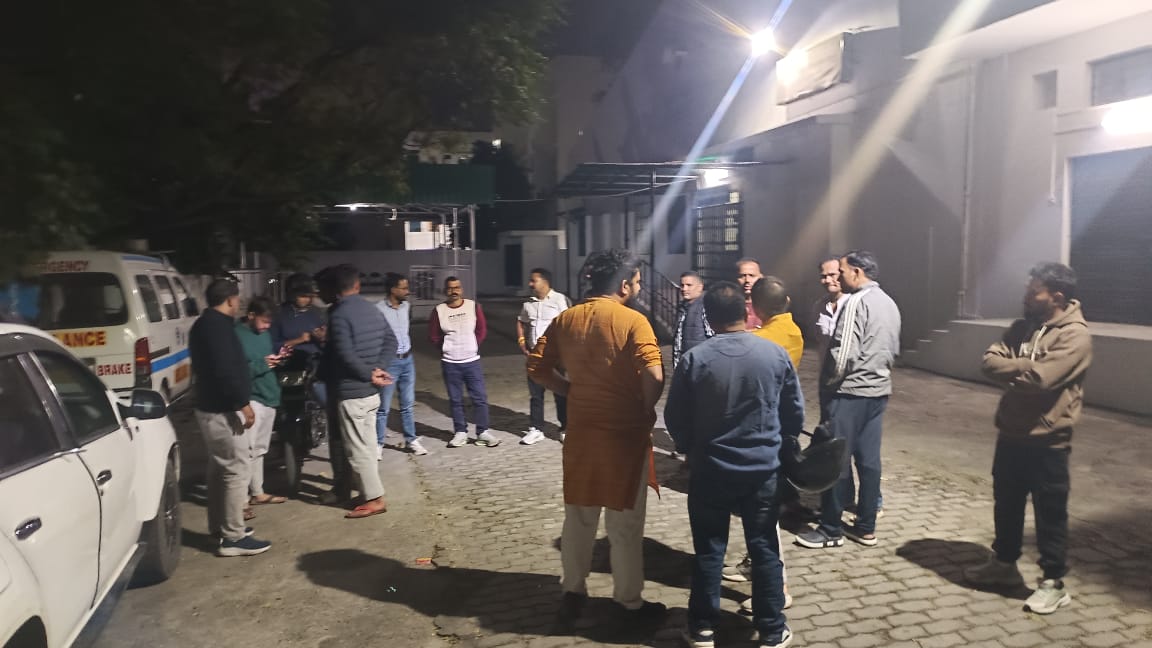 गौलापार में भीषण सड़क हादसा, दो किसानों की मौत, एक की हालत गंभीर