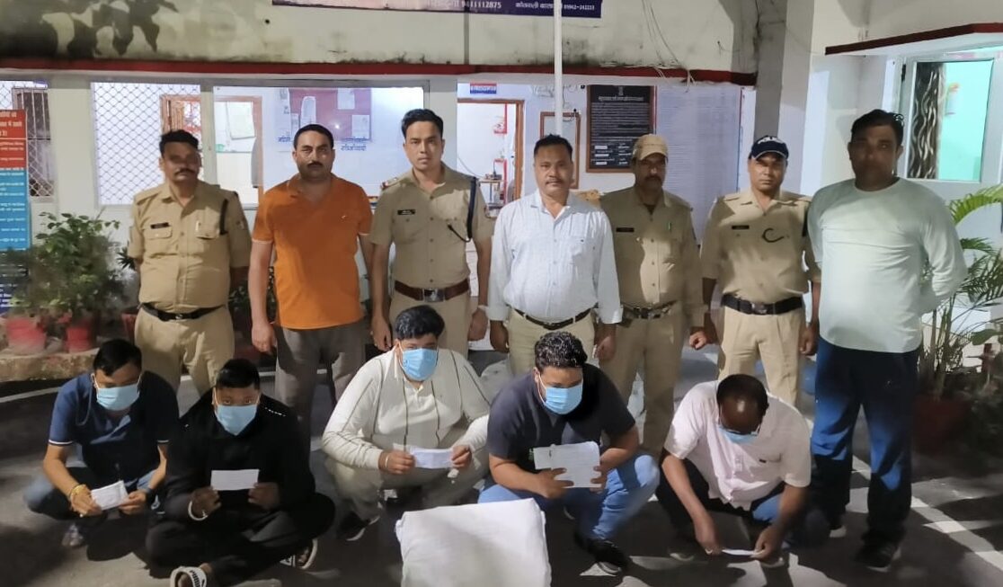 दिवाली से पहले जुआरियों का दिवाला, जंगल में सजी फड़ से मिले पौने 7 लाख