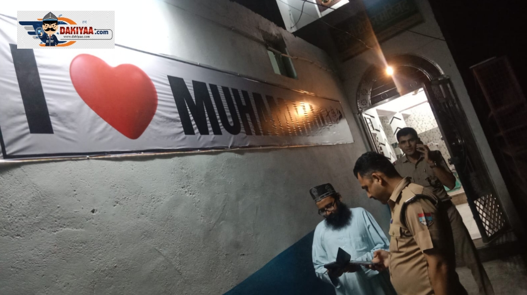 लालकुआं की रोशन मस्जिद में लगा आई लव मोहम्मद का पोस्टर, तनाव