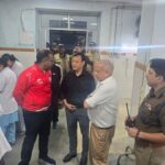 डॉ.सुशीला तिवारी अस्पताल में उपचार करते चिकित्सक व मौके पर मौजूद एसएसपी मंजूनाथ टिसि।