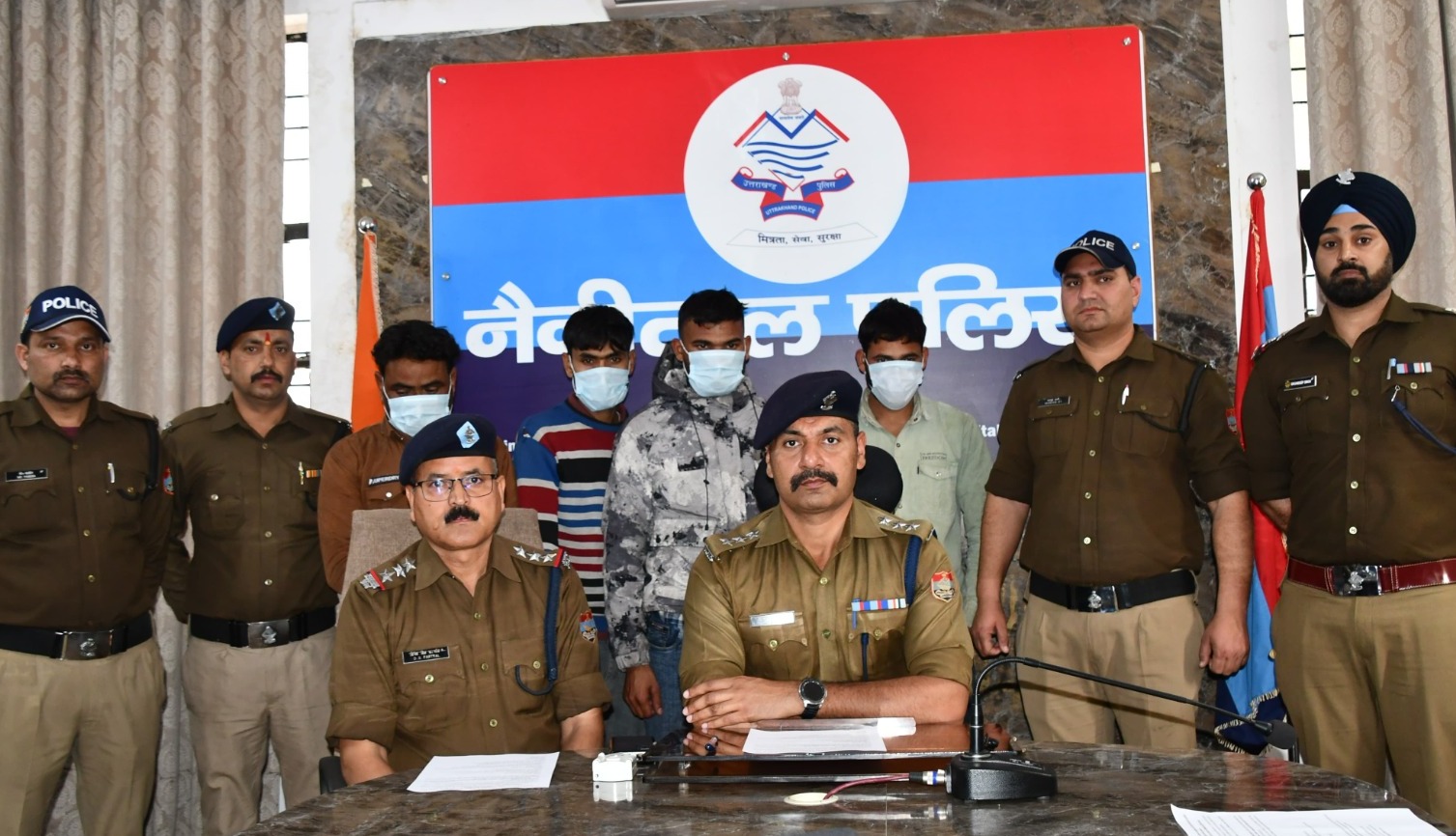 अग्निवीर फेल का बैट्री चोर गैंग, खुलासा करते सीओ हल्द्वानी अमित कुमार सैनी।