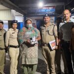 एसटीएफ और पुलिस की गिरफ्त में स्मैक तस्कर सुरेंदर कौर।