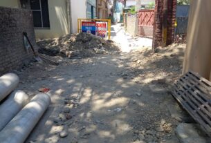 सीवर खुदाई में खुली बद्रीपुरा की हकीकत: कहीं चौड़ी, कहीं संकरी गलियां, लोग परेशान