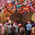 चम्पावत स्थित देवीधुरा में आयोजित बग्वाल के दौरान का दृश्य।