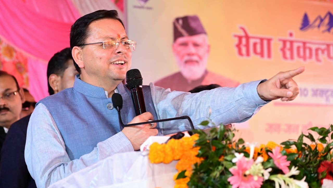 सेवा संकल्प कार्यक्रम से अधिकारियों को अल्टीमेटम देते सीएम पुष्कर सिंह धामी।